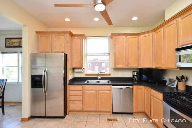 3905 N Francisco Ave-Unit -Unit 3 in Chicago, IL - Building Photo - Building Photo
