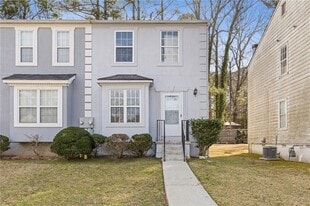 5940 Hampton Ct in Atlanta, GA - Building Photo