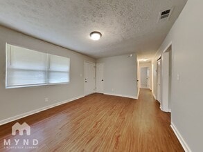 19 Westgate Park Dr in Newnan, GA - Building Photo - Building Photo