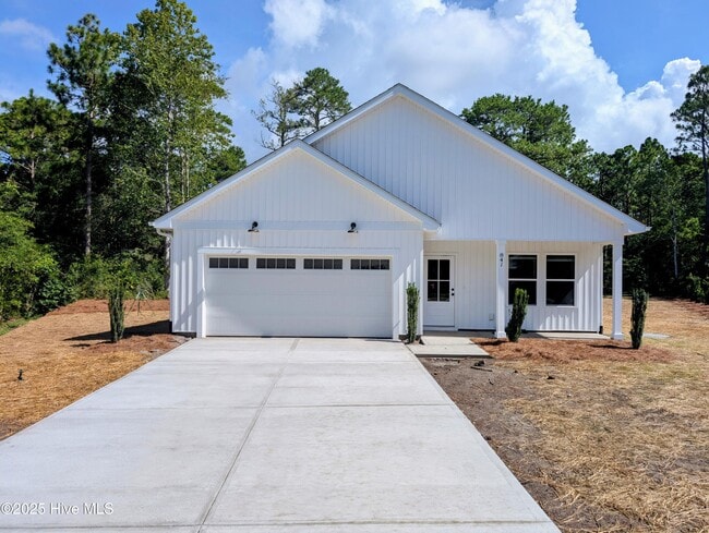 property at 841 Greenwood Ct
