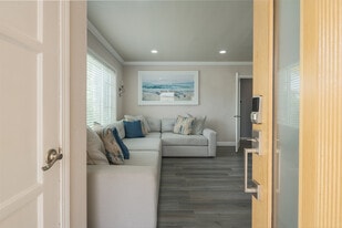 4009 Centralia St in Lakewood, CA - Building Photo