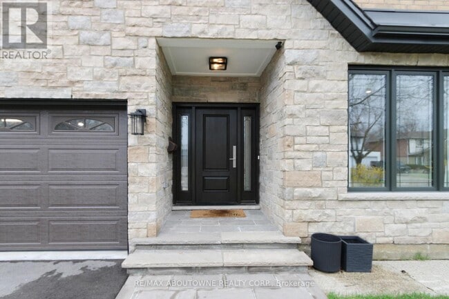 3301 Nadine Crescent in Mississauga, ON - Building Photo - Building Photo