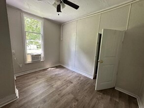 315 W Hickory St in Nevada, MO - Building Photo - Building Photo