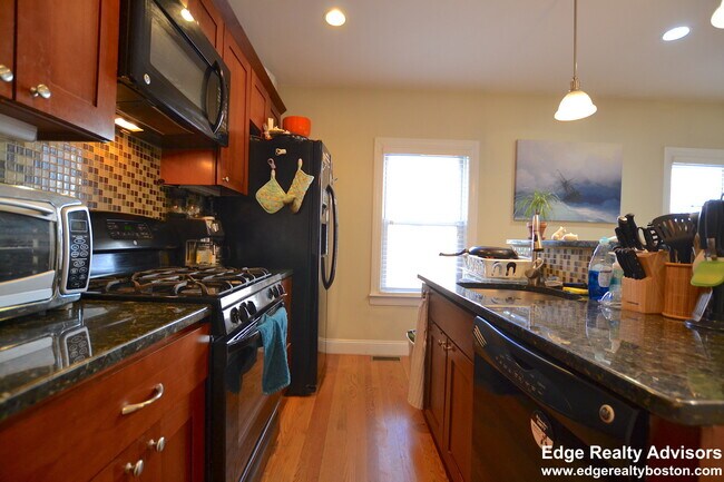 53 Dunboy St, Unit 2 in Boston, MA - Building Photo - Building Photo