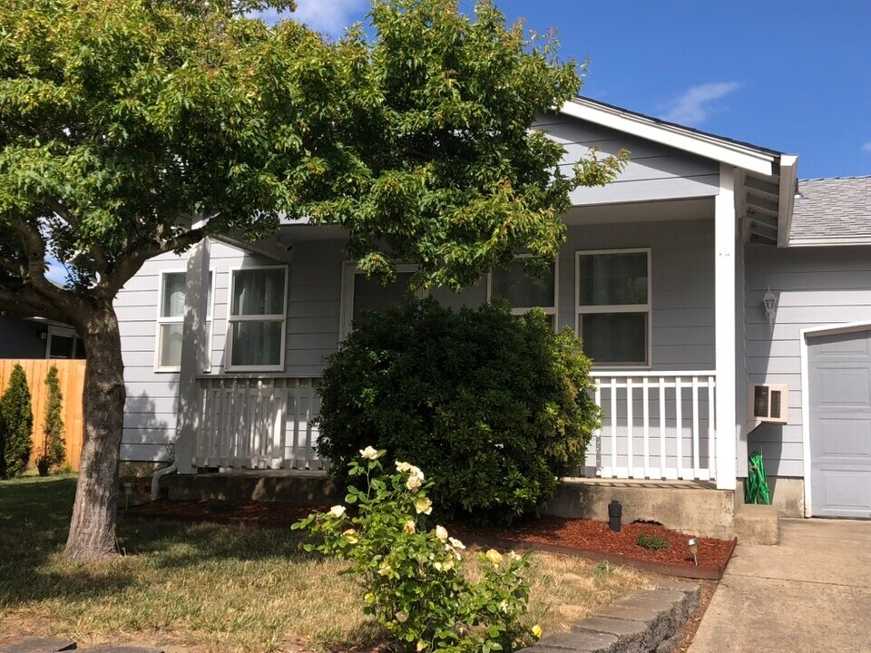 2485 Monticello St in Albany, OR - Building Photo