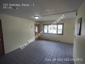 325 Sentinel Dr in Waukesha, WI - Building Photo - Building Photo