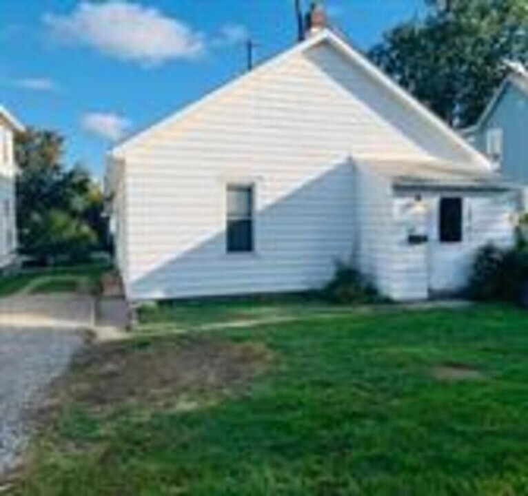 208 Courtland St in Fairport Harbor, OH - Building Photo