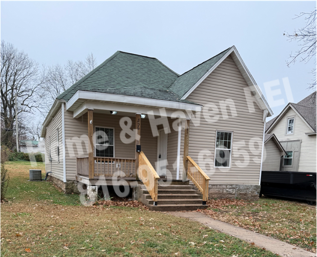 property at 830 W Scott St