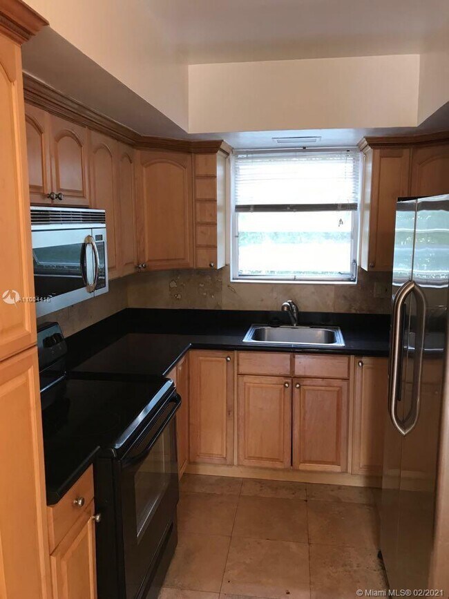 1316 NE 105th St-Unit -103 in Miami Shores, FL - Building Photo - Building Photo