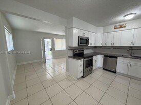 13300 NE 10th Ave in North Miami, FL - Building Photo