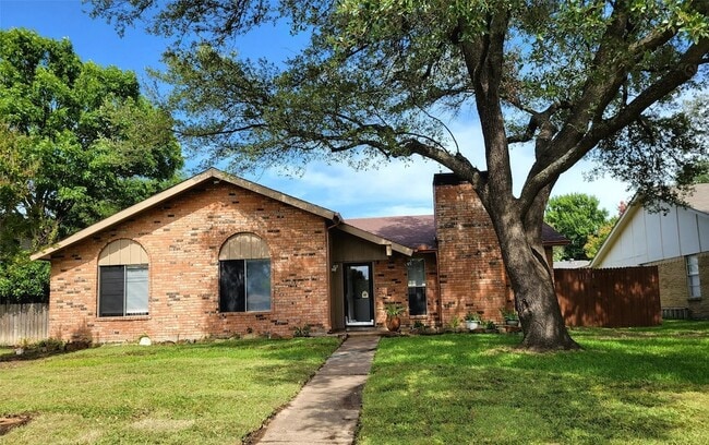 5526 Excalibur Dr, Unit 205-6 in Garland, TX - Building Photo - Building Photo