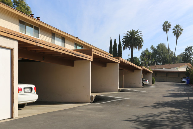 Grossmont Village in La Mesa, CA - Foto de edificio - Building Photo