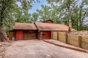 73 Thomas Lake Rd in Huntsville, TX - Building Photo