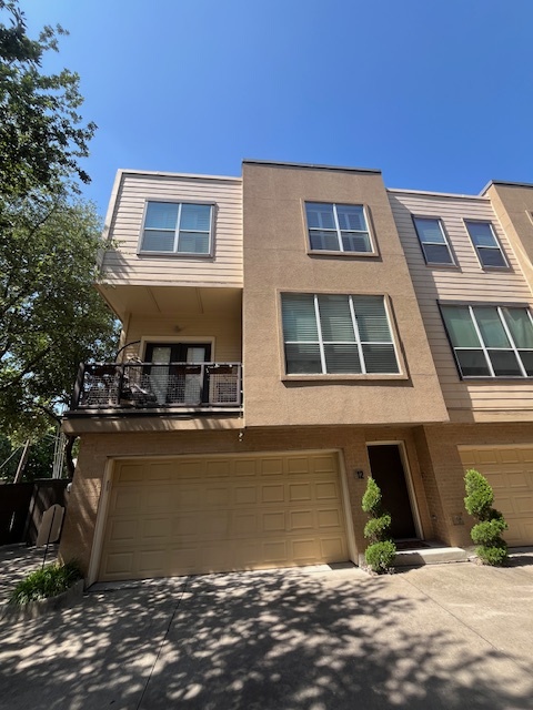 4050 McKinney Ave in Dallas, TX - Building Photo