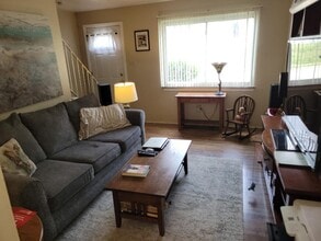 330 E Pike St, Unit 330 in Houston, PA - Building Photo - Building Photo