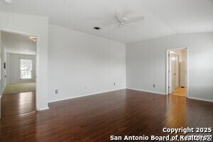 9118 Meadow Springs in Universal City, TX - Building Photo - Building Photo