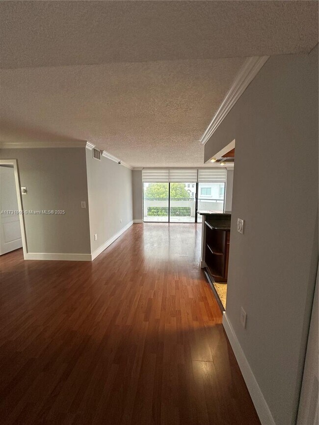 property at 911 E Ponce De Leon Blvd