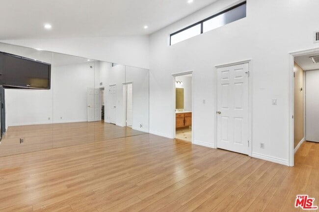 property at 5340 Wilkinson Ave