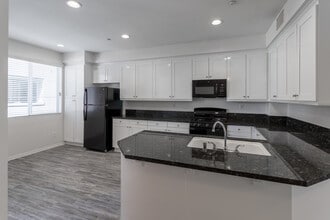 Magnolia Court Townhomes in Corona, CA - Building Photo - Interior Photo