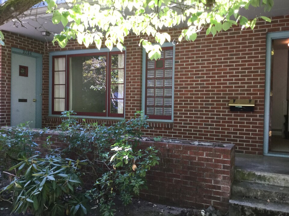 3254 NW Harrison Blvd in Corvallis, OR - Building Photo