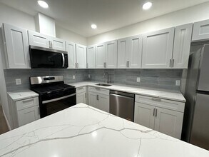 27 Joyce Kilmer Ave in New Brunswick, NJ - Building Photo - Building Photo