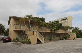 535 Spencer Dr in West Palm Beach, FL - Building Photo