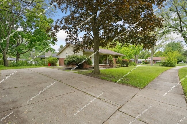 29309 Spring Hill Dr in Southfield, MI - Building Photo - Building Photo