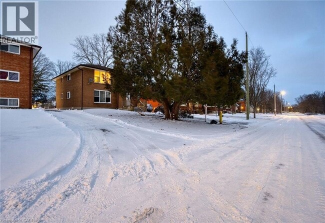 330 Kiwanis Park Dr in London, ON - Building Photo - Building Photo