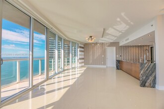 465 Brickell Ave, Unit 4301 in Miami, FL - Building Photo - Building Photo