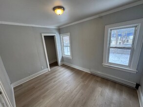 287 6th St, Unit 287 6th st Apt 2 in Rochester, NY - Foto de edificio - Building Photo