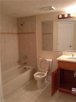 124 Santa Clara Dr, Unit 11 in Naples, FL - Building Photo - Building Photo