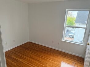 216 Amity St, Unit 2 in Elizabeth, NJ - Building Photo - Building Photo