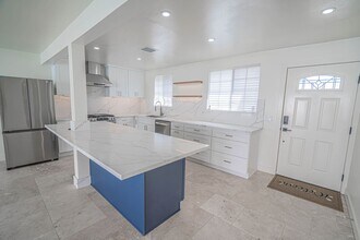 11229 Blythe St in Los Angeles, CA - Building Photo - Building Photo