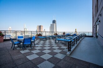401 E Ontario St, Unit 3507 in Chicago, IL - Building Photo - Building Photo
