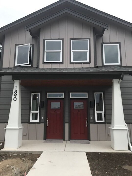 1890 Front St in Lynden, WA - Building Photo