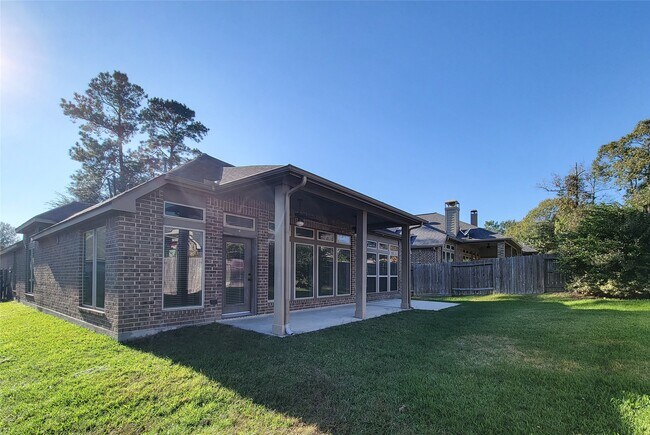106 Colina Vista Way in Montgomery, TX - Building Photo - Building Photo
