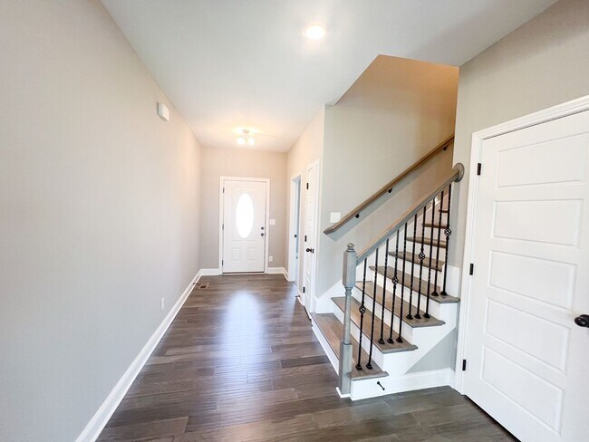 323 Bluebriar Trace in Clarksville, TN - Building Photo - Building Photo