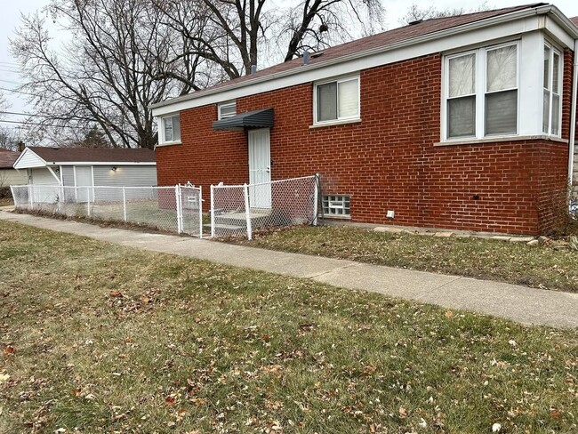 14346 Woodlawn Ave in Dolton, IL - Building Photo - Building Photo