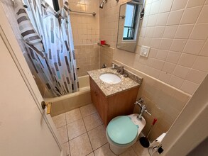 1530 Metropolitan Ave, Unit 1A in Bronx, NY - Foto de edificio - Building Photo