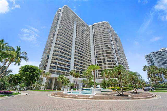 20281 E Country Club Dr, Unit 811 in Aventura, FL - Building Photo - Building Photo