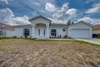 2462 Nature Pointe Loop in Ft. Myers, FL - Building Photo - Building Photo