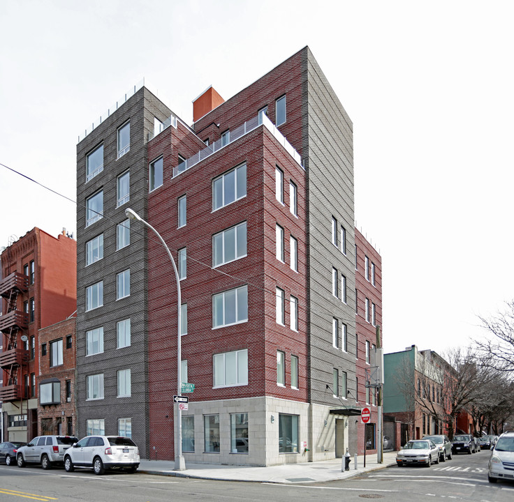 75 Columbia St in Brooklyn, NY - Building Photo