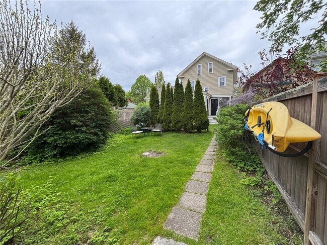 51 Lee Ave in Newport, RI - Building Photo - Building Photo