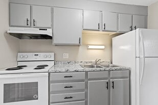 Royal Chateau Apartments in Denver, CO - Building Photo