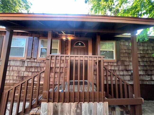 property at 1000 E 53rd St