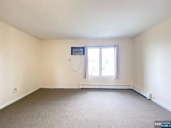 431 Taylor in South Hackensack, NJ - Building Photo - Building Photo