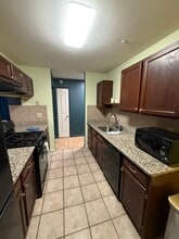 1301 Waters Edge Dr in Newark, DE - Building Photo - Building Photo