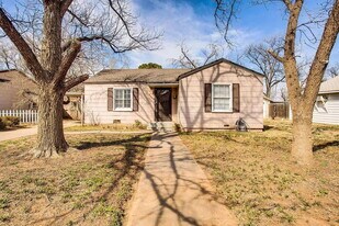 2706 36th St in Lubbock, TX - Building Photo