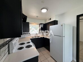 4210 Dauphine Dr in San Antonio, TX - Foto de edificio - Building Photo