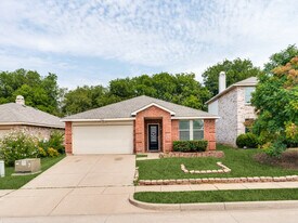 2049 Shawnee Trail in Justin, TX - Building Photo